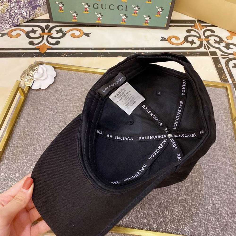 Ba*len*cia*ga hat
